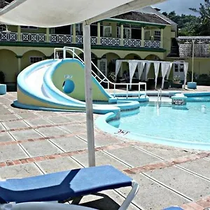 Private 2 Bedroom Beachfront Penthouse Ocho Rios, Jamaica Apartment